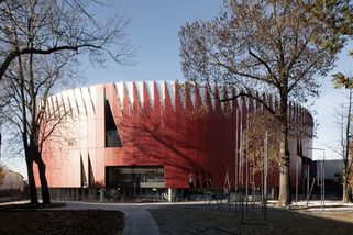 Mezi nominacemi na prestižní cenu za archiekturu je i hřbitov zarostlý bodláky